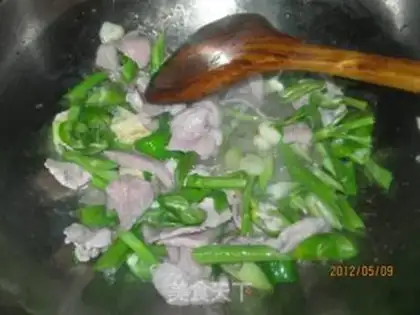 Make stir-fried pork with tofu bamboo step 4