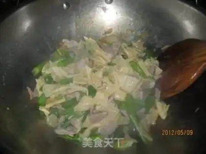 Make stir-fried pork with tofu bamboo step 6