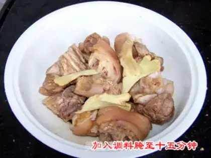 Make Nutritional peanut pork knuckles step 3