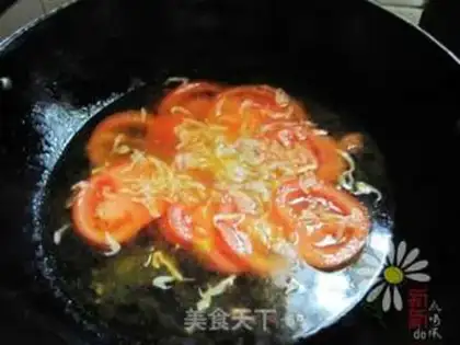 Make Tomato shrimp skin and egg soup step 5