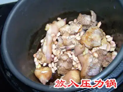 Make Nutritional peanut pork knuckles step 4