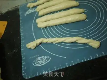 Make Whole-wheat oil-free almond bread step 8