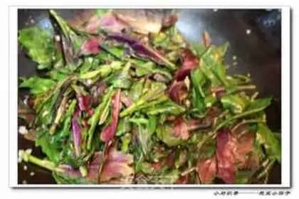 Make Scrambled eggs with purple-backed vegetables step 3