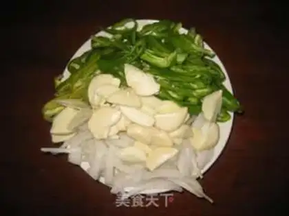 Make stir-fried shredded tomato step 1
