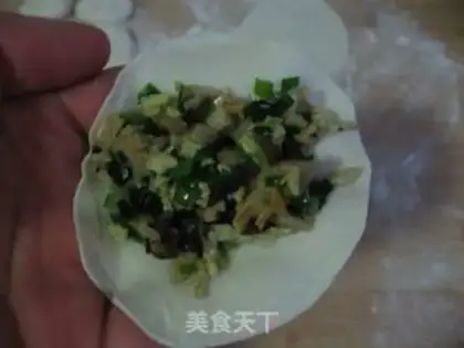 Make Vegetarian three delicacies dumplings step 12