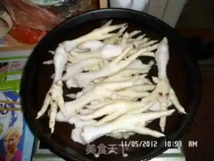 Make Pickled pepper sweet and sour chicken feet step 0