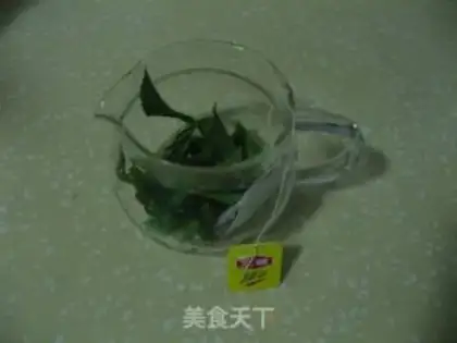 Make honey mint tea step 1