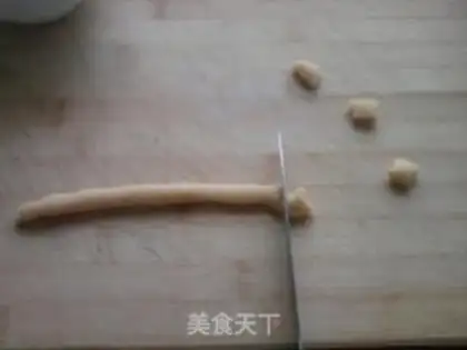Make Shanzhai version of small steamed buns step 4