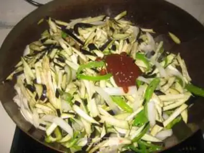 Make stir-fried shredded tomato step 5