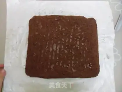 Make Giraffe cake roll step 19