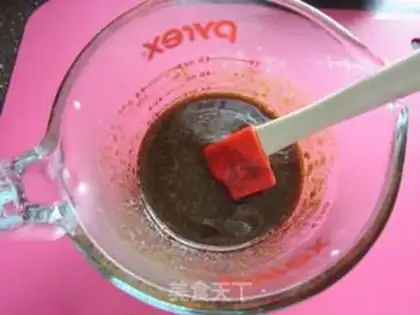 Make Whole wheat red dates grape bread step 1