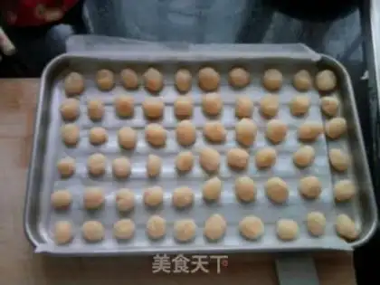 Make Shanzhai version of small steamed buns step 6