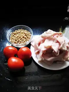 Make Tomato, soybean and pig skin soup step 0