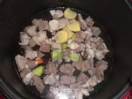 Make Stewed beef brisket with tomato step 1