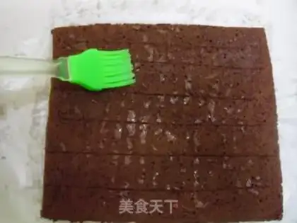 Make Giraffe cake roll step 22