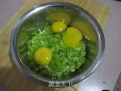 Make Scrambled eggs with pepper step 2