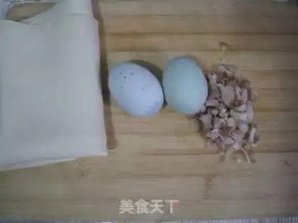 Make Qianzhang preserved egg meat roll step 0