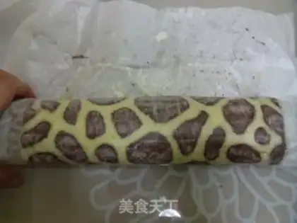 Make Giraffe cake roll step 24