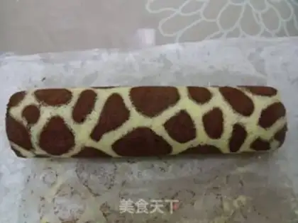 Make Giraffe cake roll step 25