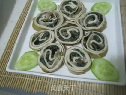 Make Qianzhang preserved egg meat roll step 3