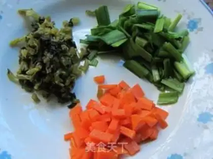 Make stir-fried bean dregs with leeks and pickles step 2