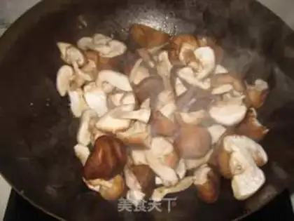 Make Stewed chicken fin with mushroom step 4
