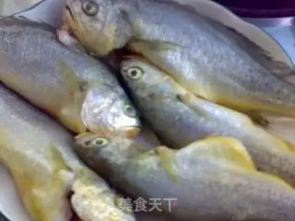 Make Steamed yellow croaker with shrimp sauce step 0
