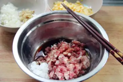 Make Pork, corn and mung bean cake step 4