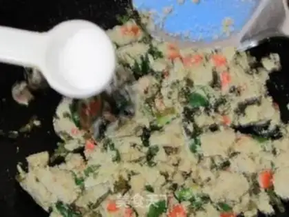 Make stir-fried bean dregs with leeks and pickles step 8