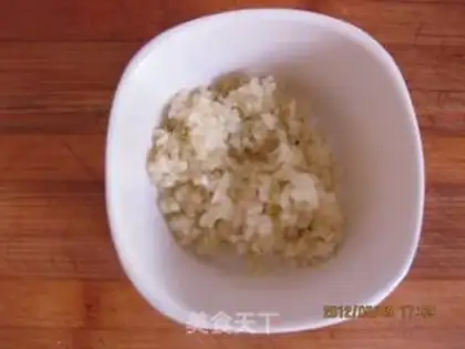 Make Steamed noodles with alfalfa step 0