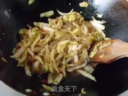 Make stir-fried vermicelli with cabbage step 5