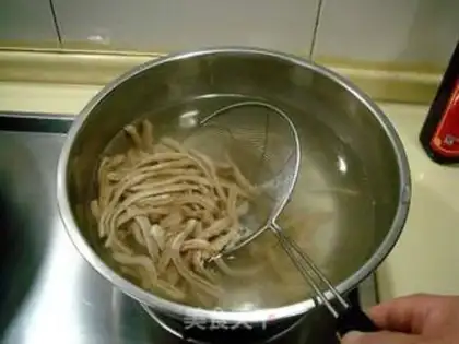 Make Fried shredded belly with coriander step 0