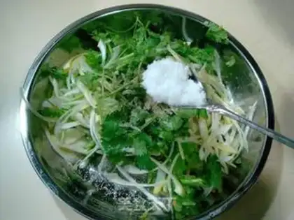 Make Fried shredded belly with coriander step 1