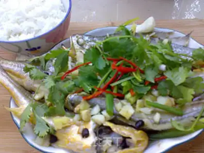 Make Steamed yellow croaker with shrimp sauce step 9