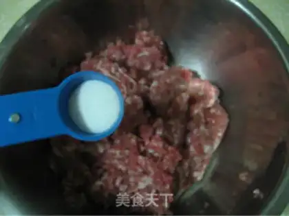 Make Pork jerky with black pepper and honey sauce step 1