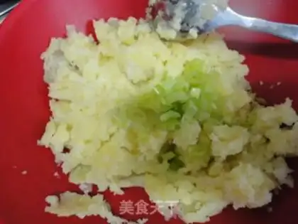 Make Chinese toon mashed potatoes step 4