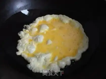 Make Scrambled eggs with Chinese toon step 2