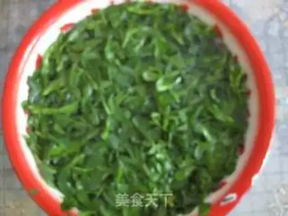 Make Steamed noodles with alfalfa step 2