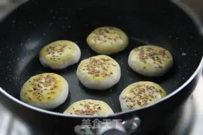 Make Pork, corn and mung bean cake step 16