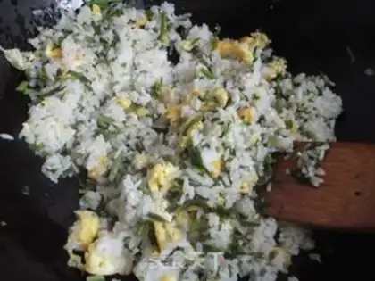 Make Chinese toon egg fried rice step 5