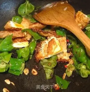Make stir-fried omelette with black pepper step 10