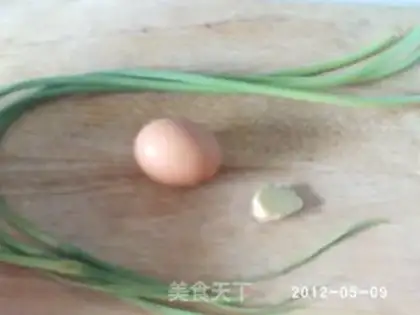 Make egg fried rice step 1