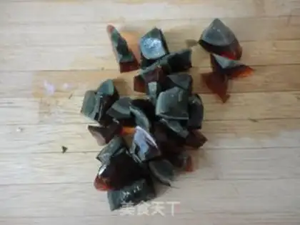 Make Chinese toon preserved egg mixed with tofu step 1