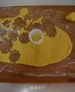 Make Caramel egg yolk shortcake step 4