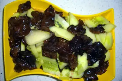 Make Black fungus fried cucumber step 9
