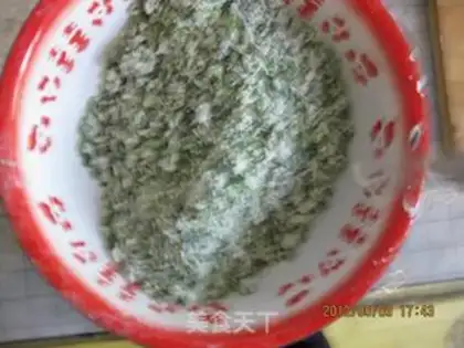 Make Steamed noodles with alfalfa step 4
