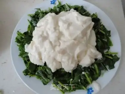 Make Chinese toon preserved egg mixed with tofu step 3