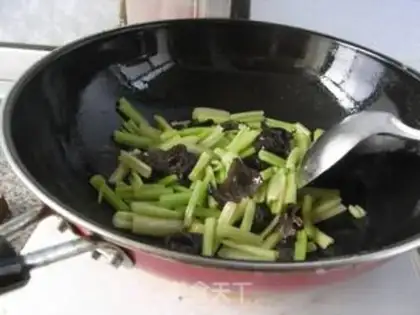 Make stir-fried tofu with celery step 4