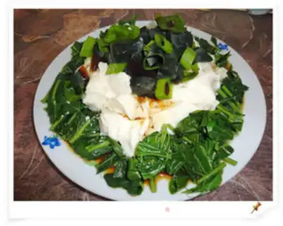 Make Chinese toon preserved egg mixed with tofu step 5