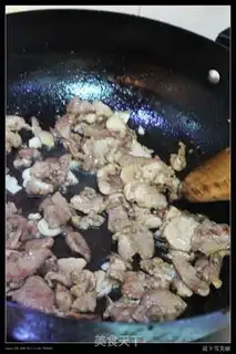 Make stir-fried zucchini with garlic pork step 4